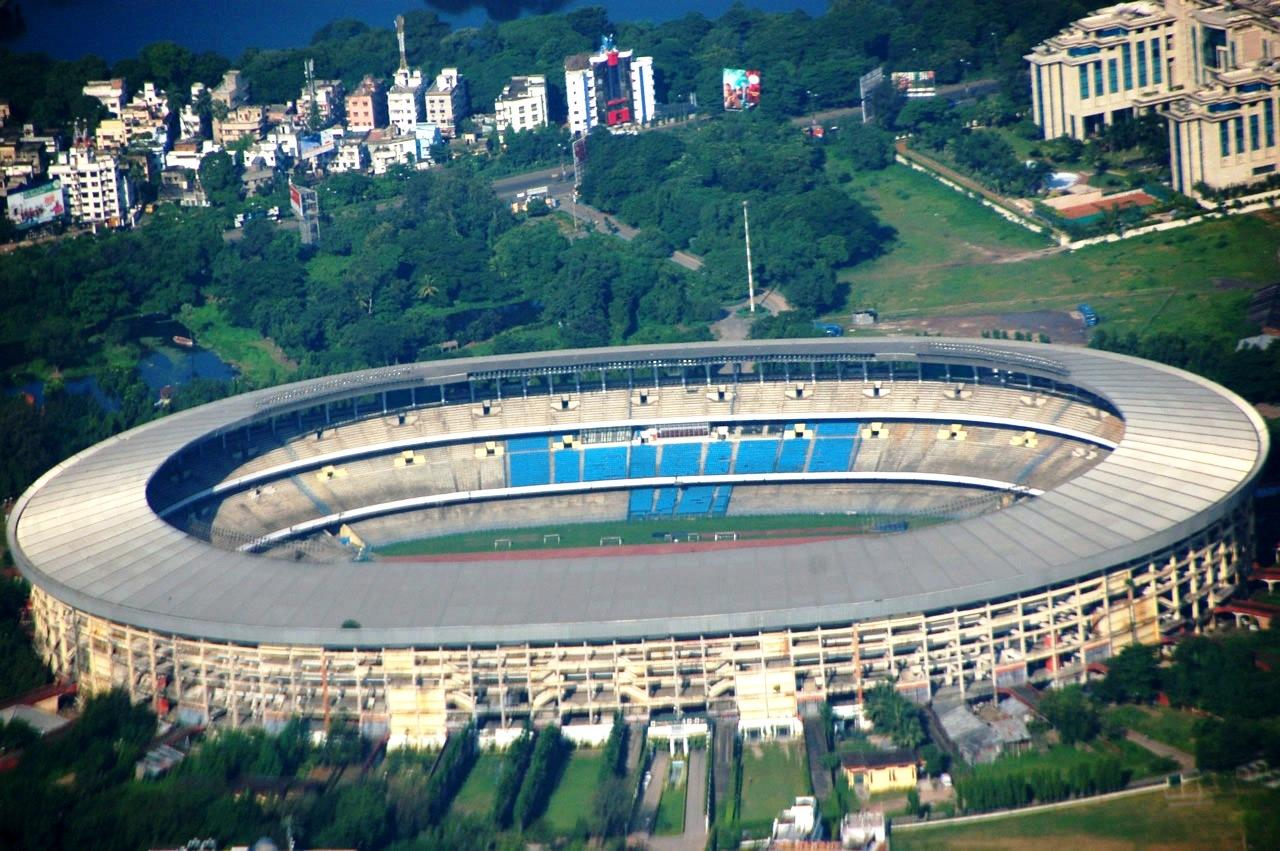 http://estadiosdomundo.files.wordpress.com/2009/10/salt-lake-stadium.jpg